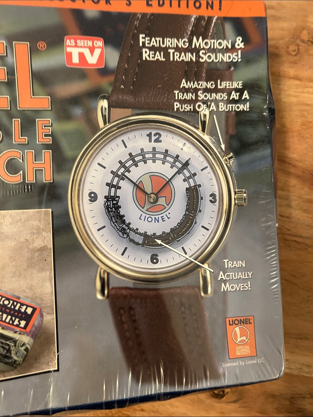 Lionel collectible train watch new in box sealed makes train noise